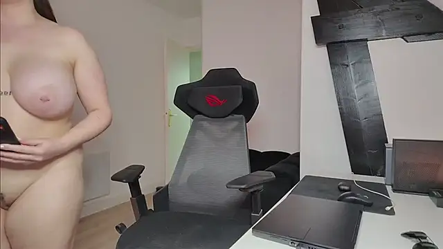 Luna Dollxh online show from 5, 3, 2026