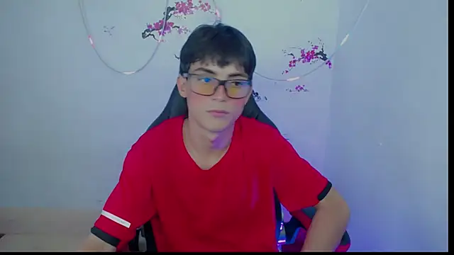 Snapshot of Thommy_cute chatting on 19, 11, 2025 Thommy cute online show from 19, 11, 2025