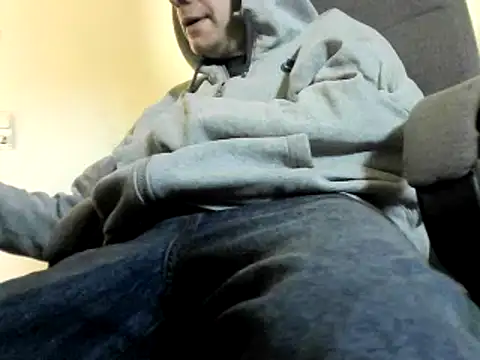 Snapshot of skateboy78 chatting on 4, 2, 2025 skateboy78 online show from 4, 2, 2025