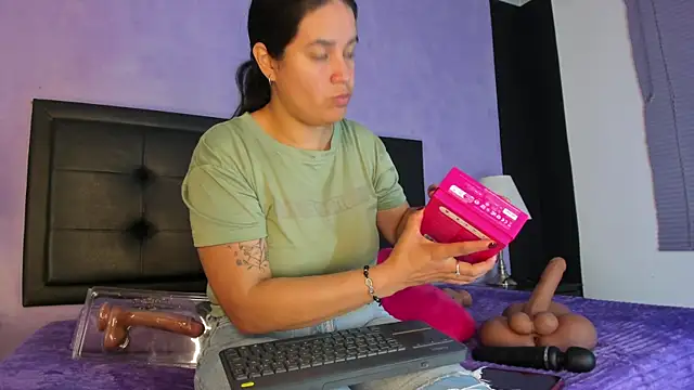 GreciaFox1 online show from 4, 4, 2026