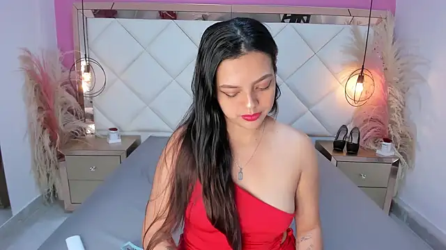 Lucianaa Collins online show from 3, 10, 2025