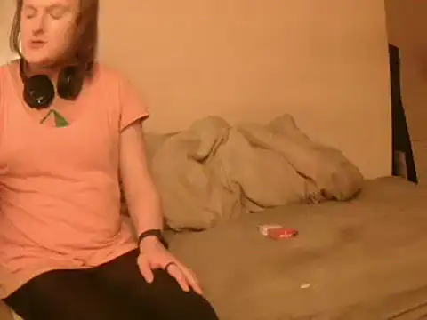 Snapshot of avamaxwell chatting on 4, 10, 2025 avamaxwell online show from 4, 10, 2025