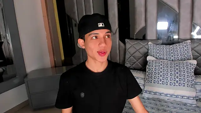 Sebax Young online show from 21, 4, 2026