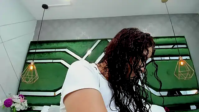 Snapshot of ThaliaCross chatting on 2, 10, 2025 ThaliaCross online show from 2, 10, 2025