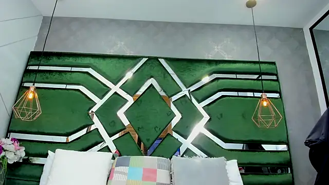 Snapshot of ThaliaCross chatting on 4, 10, 2025 ThaliaCross online show from 4, 10, 2025