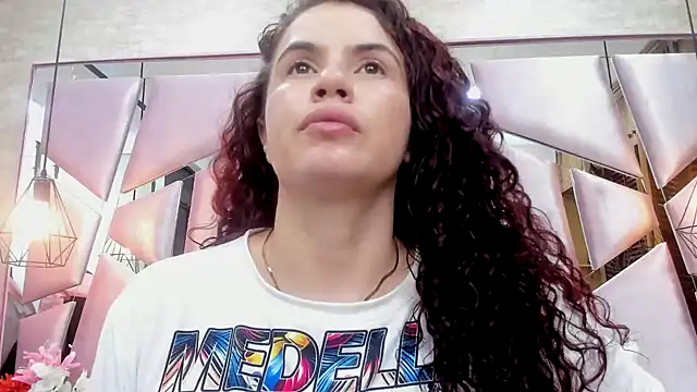 Snapshot of ThaliaCross chatting on 29, 10, 2025 ThaliaCross online show from 29, 10, 2025