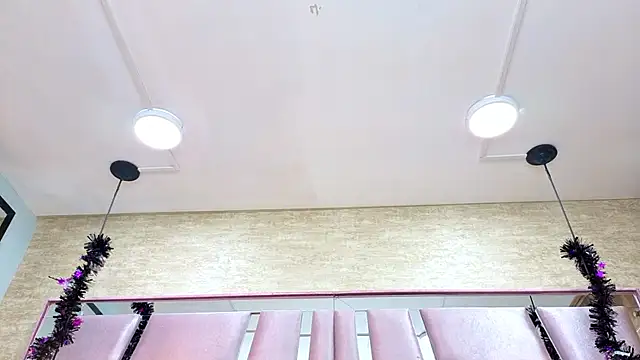 Snapshot of ThaliaCross chatting on 22, 11, 2025 ThaliaCross online show from 22, 11, 2025