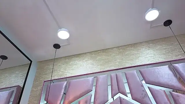 ThaliaCross online show from 25, 2, 2026