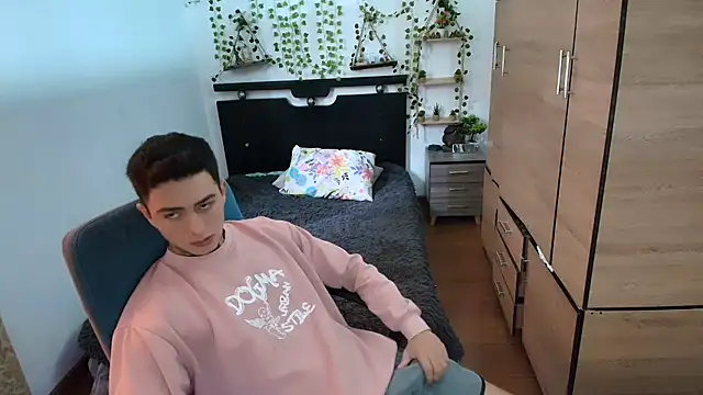 Snapshot of santii_ss chatting on 15, 5, 2026 santii ss online show from 15, 5, 2026