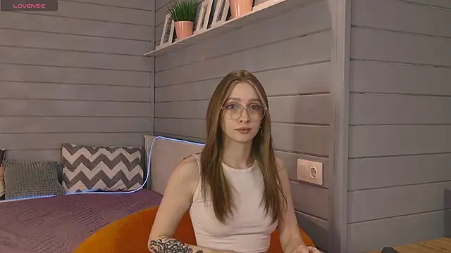Vikki wyye online show from 4, 10, 2025