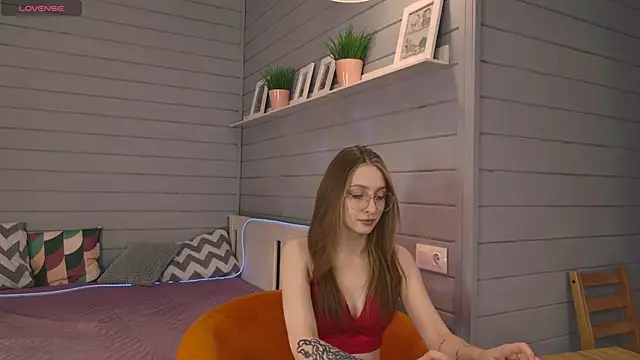 Vikki wyye online show from 10, 10, 2025