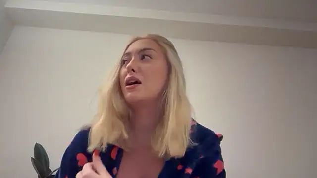 Snapshot of Kitty_Swetty chatting on 10, 11, 2025 Kitty Swetty online show from 10, 11, 2025