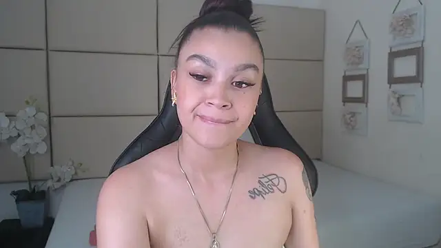 Snapshot of Rossi_Baker chatting on 21, 10, 2025 Rossi Baker online show from 21, 10, 2025