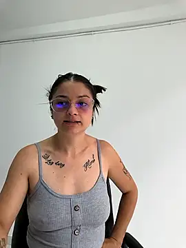 Snapshot of Coralinne__ chatting on 1, 4, 2026 Coralinne online show from 1, 4, 2026