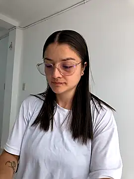Snapshot of Coralinne__ chatting on 4, 4, 2026 Coralinne online show from 4, 4, 2026
