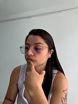 Snapshot of Coralinne__ chatting on 11, 4, 2026 Coralinne online show from 11, 4, 2026