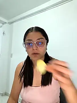 Snapshot of Coralinne__ chatting on 14, 4, 2026 Coralinne online show from 14, 4, 2026