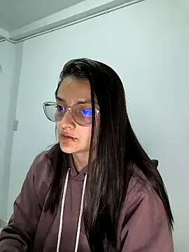 Snapshot of Coralinne__ chatting on 21, 4, 2026 Coralinne online show from 21, 4, 2026