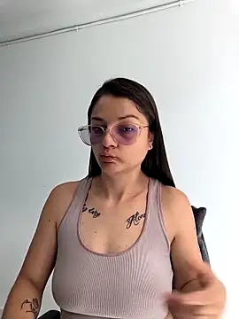 Snapshot of Coralinne__ chatting on 24, 4, 2026 Coralinne online show from 24, 4, 2026