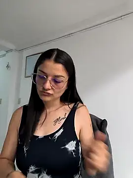 Snapshot of Coralinne__ chatting on 4, 5, 2026 Coralinne online show from 4, 5, 2026