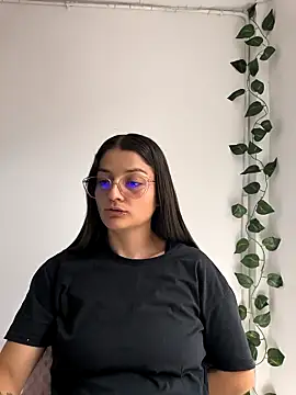 Snapshot of Coralinne__ chatting on 8, 5, 2026 Coralinne online show from 8, 5, 2026