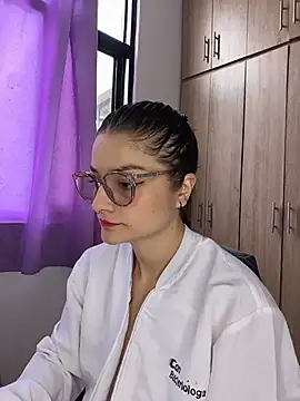 Snapshot of Coralinne__ chatting on 4, 7, 2026 Coralinne online show from 4, 7, 2026