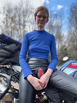 Snapshot of Bikergirl_97 chatting on 23, 3, 2026 Bikergirl 97 online show from 23, 3, 2026
