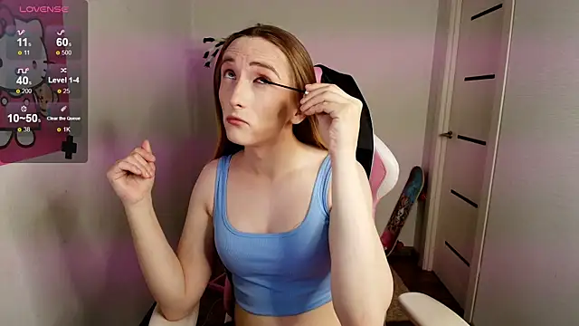 Snapshot of Vi_Luxy chatting on 18, 10, 2025 Vi Luxy online show from 18, 10, 2025