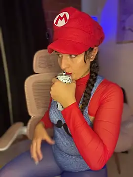 Dannaa Lovs online show from 31, 10, 2025