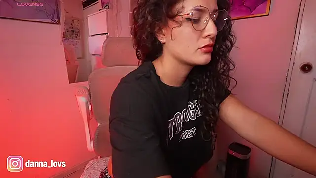 Dannaa Lovs online show from 17, 5, 2026