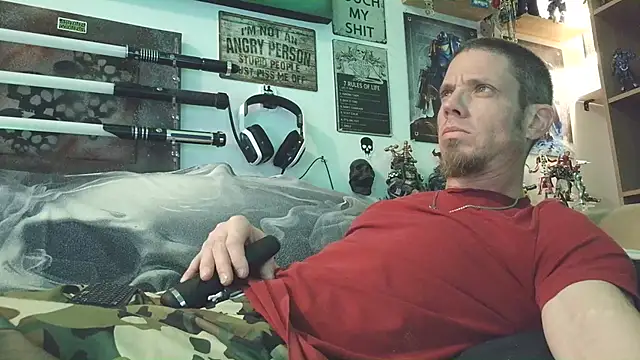 Snapshot of TomXXII chatting on 27, 10, 2025 TomXXII online show from 27, 10, 2025
