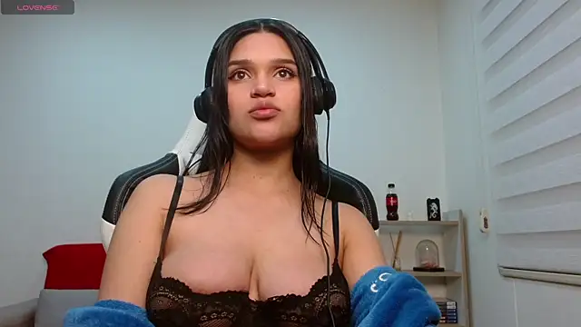 Snapshot of Roxxi_2110 chatting on 13, 9, 2025 Roxxi 2110 online show from 13, 9, 2025