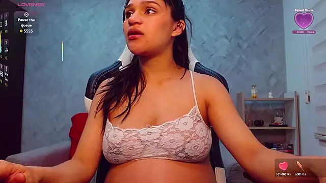 Snapshot of Roxxi_2110 chatting on 10, 10, 2025 Roxxi 2110 online show from 10, 10, 2025