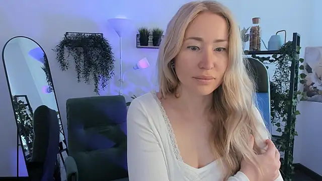 Snapshot of AstraMonroe chatting on 6, 5, 2026 AstraMonroe online show from 6, 5, 2026