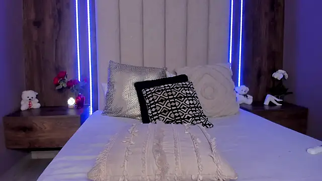 LucySalvatore  online show from 27, 3, 2026