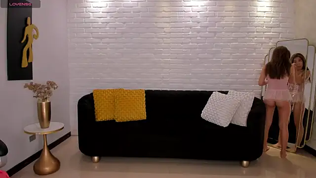 Snapshot of IbizaJacobs chatting on 20, 12, 2025 IbizaJacobs online show from 20, 12, 2025