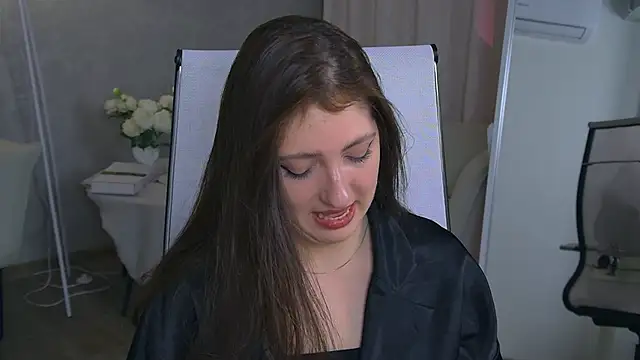 Snapshot of Mary_Miiller chatting on 6, 11, 2025 Mary Miiller online show from 6, 11, 2025