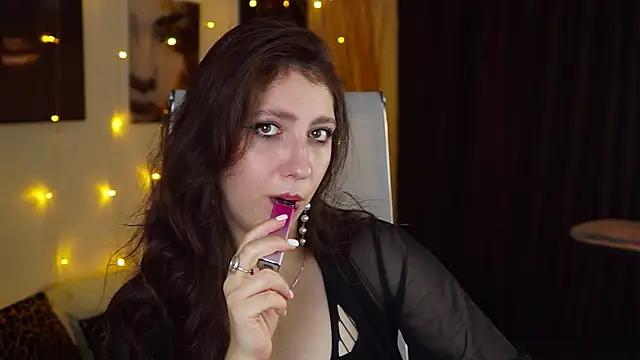 Snapshot of Mary_Miiller chatting on 26, 11, 2025 Mary Miiller online show from 26, 11, 2025