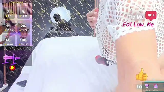 Snapshot of emma_liz2 chatting on 13, 11, 2025 emma liz2 online show from 13, 11, 2025