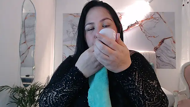 Ashley Grahaam online show from 16, 11, 2025