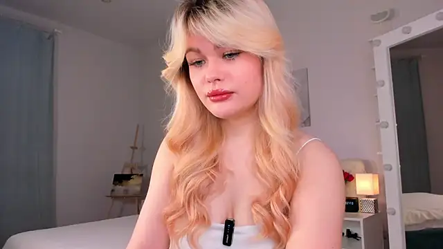 Snapshot of ShyEmma_ chatting on 15, 5, 2026 ShyEmma online show from 15, 5, 2026