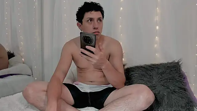 Snapshot of douglaszaens chatting on 4, 4, 2026 douglaszaens online show from 4, 4, 2026