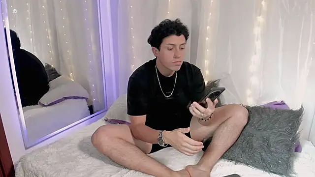 Snapshot of douglaszaens chatting on 4, 4, 2026 douglaszaens online show from 4, 4, 2026