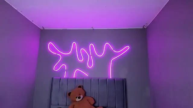 Snapshot of Sabrina_bloom chatting on 9, 9, 2025 Sabrina bloom online show from 9, 9, 2025