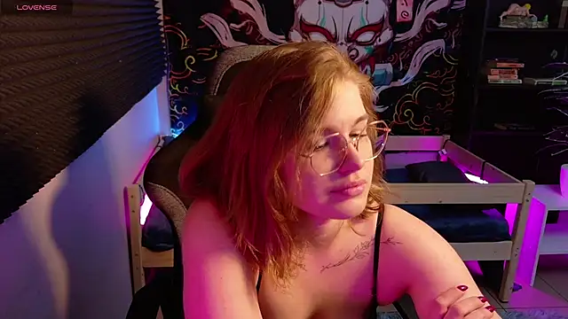 Snapshot of SophieMurrr chatting on 8, 5, 2026 SophieMurrr online show from 8, 5, 2026
