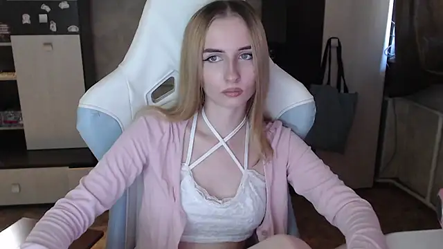 Snapshot of Cutti_Crystal chatting on 30, 9, 2025 Cutti Crystal online show from 30, 9, 2025