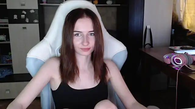 Snapshot of Cutti_Crystal chatting on 17, 10, 2025 Cutti Crystal online show from 17, 10, 2025