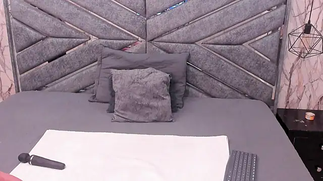 SASHA BROWNIE   online show from 6, 4, 2026