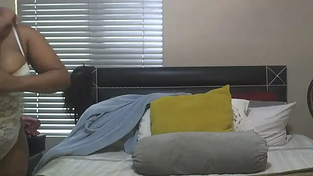 Snapshot of SweetBerryBliss chatting on 17, 11, 2025 SweetBerryBliss online show from 17, 11, 2025