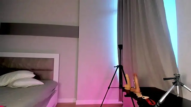 Clarity Yumi online show from 5, 10, 2025